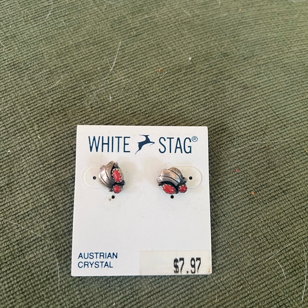 White Stag Elegant Stud Earrings Vintage